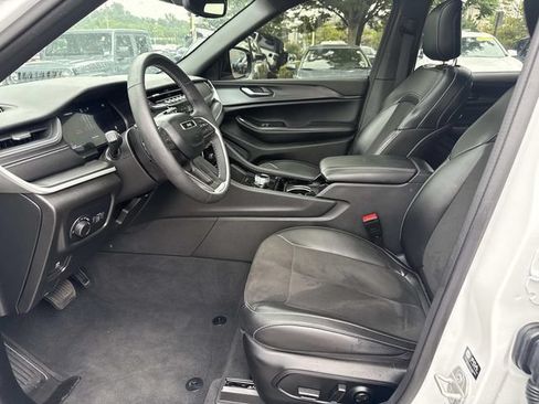 Used 2023 Jeep Grand Cherokee Altitude AWD/4WD image 18