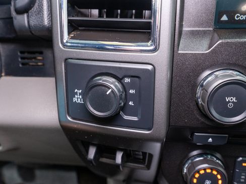 Used 2018 Ford F250 XLT w/ XLT Premium Package AWD/4WD image 25