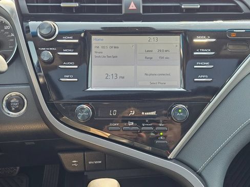 Used 2018 Toyota Camry SE w/ Moonroof Package FWD image 14