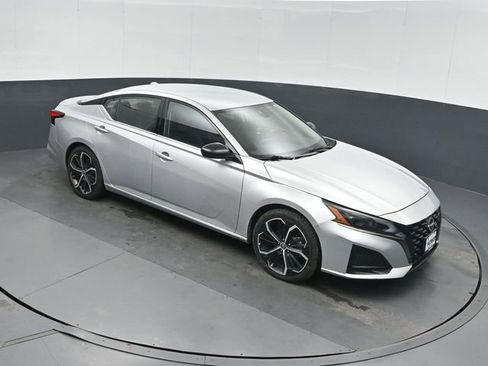 Used 2023 Nissan Altima 2.5 SR FWD image 28