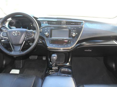 Used 2018 Toyota Avalon Touring image 18