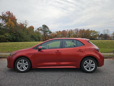 Used 2019 Toyota Corolla SE image 2