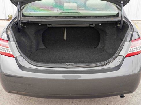 Used 2011 Toyota Camry LE w/ LE Extra-Value Pkg image 7