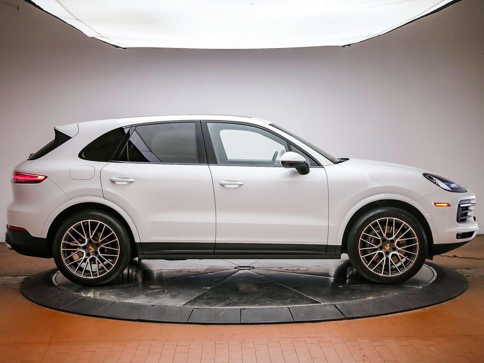 Certified 2023 Porsche Cayenne AWD/4WD image 8