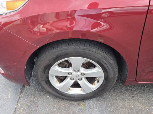 Used 2013 Toyota Sienna LE w/ Towing Pkg FWD image 21