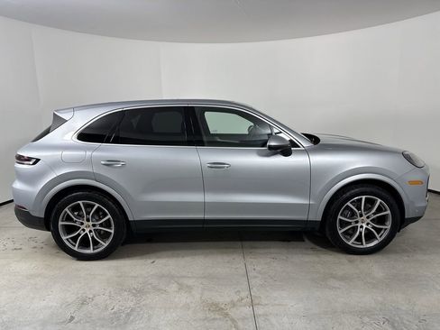 Certified 2025 Porsche Cayenne AWD/4WD image 8