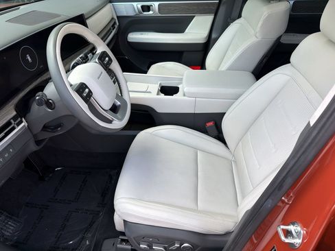 Used 2025 Hyundai Santa Fe Calligraphy FWD image 5