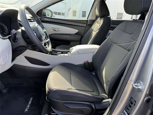 Used 2024 Hyundai Tucson SE image 11