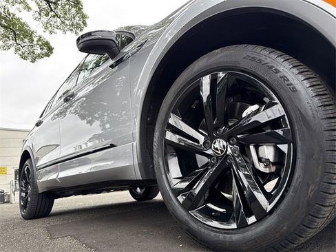 Used 2024 Volkswagen Tiguan SE R-Line image 11