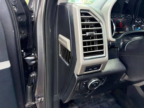 Used 2017 Ford F450 Lariat w/ Lariat Ultimate Package AWD/4WD image 22
