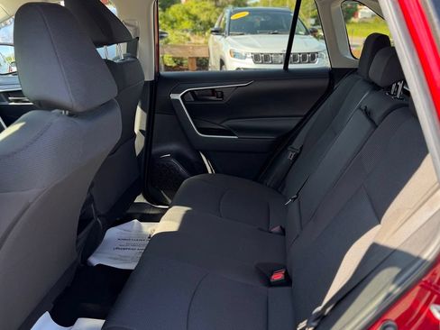 Used 2021 Toyota RAV4 LE w/ Carpet Mat Package (TMS) AWD/4WD image 6