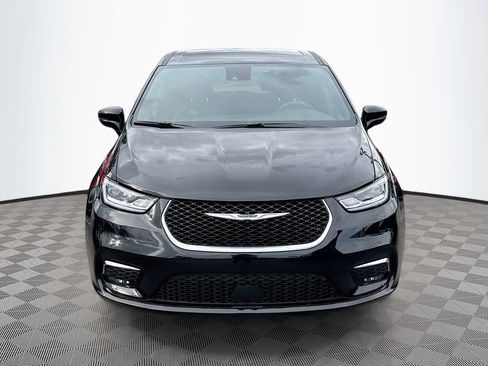 Used 2026 Chrysler Pacifica Select image 2