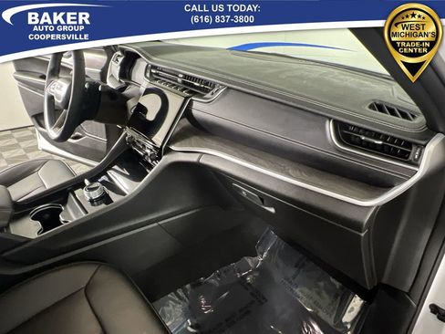 Used 2024 Jeep Grand Cherokee Limited w/ Black Appearance Package image 30