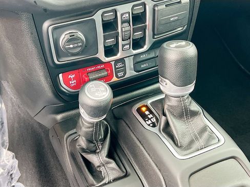 Used 2025 Jeep Wrangler Unlimited Rubicon 4xe w/ Safety Group AWD/4WD image 16