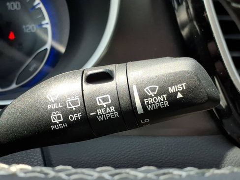 Used 2023 Chrysler Pacifica Touring-L FWD image 28