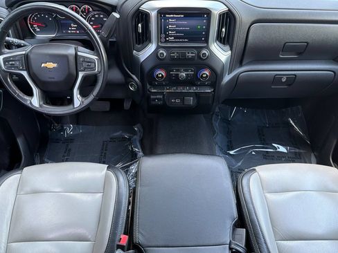 Used 2021 Chevrolet Silverado 1500 LT w/ Z71 Off-Road Package AWD/4WD image 13
