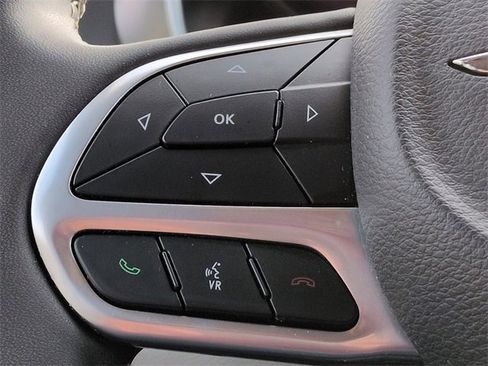 Certified 2024 Chrysler Pacifica Touring-L image 19