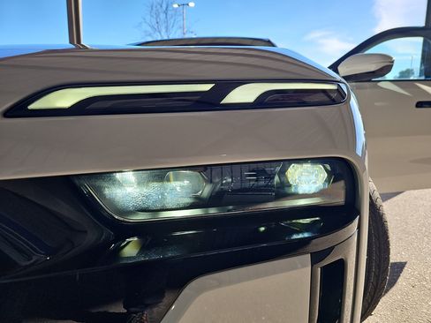 Certified 2025 BMW 740i image 33