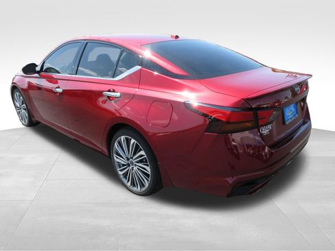 Used 2024 Nissan Altima 2.5 SL FWD image 3