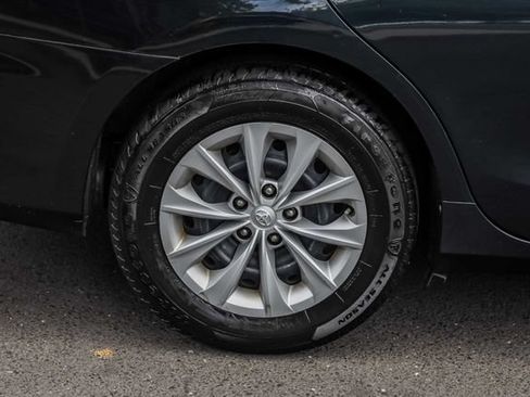 Used 2015 Toyota Camry LE FWD image 6