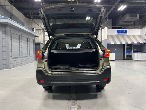 Used 2024 Subaru Outback Premium w/ Popular Package #1A AWD/4WD image 11
