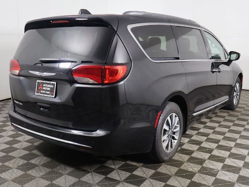 Used 2020 Chrysler Pacifica Touring-L Plus image 11