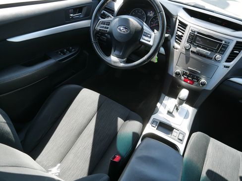 Used 2013 Subaru Outback 2.5i Premium AWD/4WD image 9