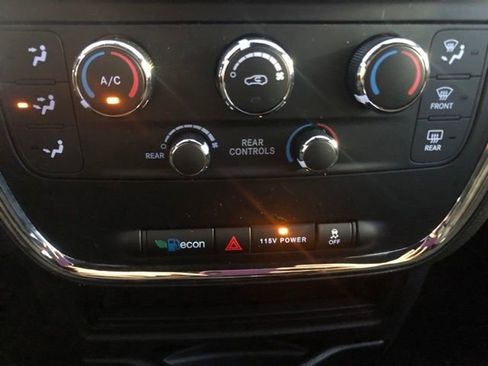 Used 2020 Dodge Grand Caravan SE image 38