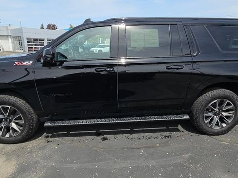 Used 2023 Chevrolet Suburban Z71 w/ Luxury Package AWD/4WD image 4