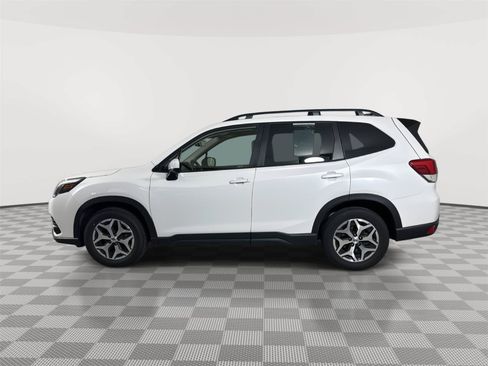 Used 2024 Subaru Forester Premium AWD/4WD image 4