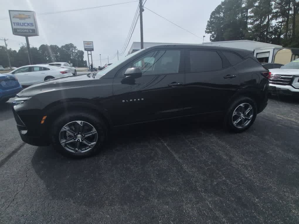 Used 2025 Chevrolet Blazer LT FWD image 4