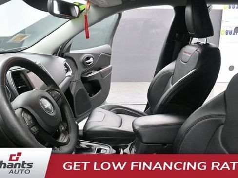 Used 2022 Jeep Cherokee Trailhawk w/ Premium Leather Package AWD/4WD image 19