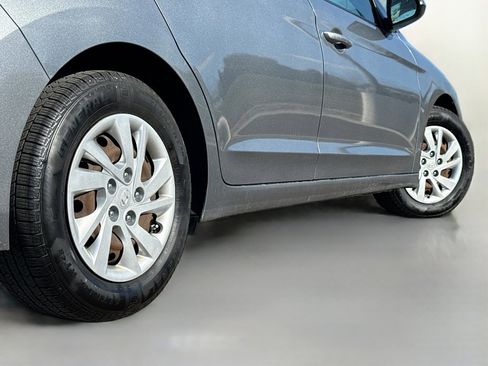 Used 2017 Hyundai Elantra SE image 14