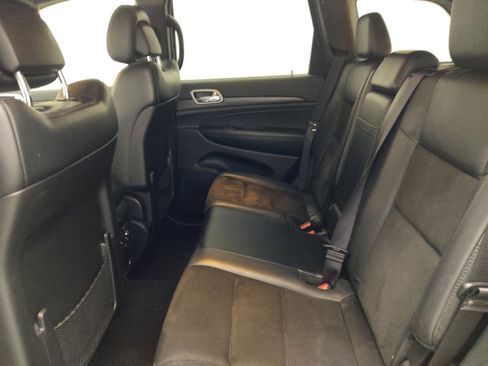 Used 2019 Jeep Grand Cherokee Laredo w/ Laredo X Package RWD image 18