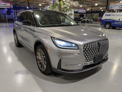 Used 2023 Lincoln Corsair AWD w/ Equipment Group 101A image 4