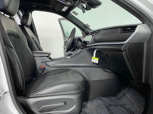 New 2026 Jeep Grand Cherokee Altitude AWD/4WD image 22