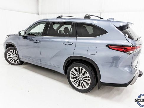 Used 2023 Toyota Highlander Platinum image 4