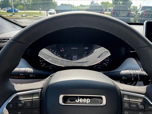 Used 2023 Jeep Compass Limited AWD/4WD image 13