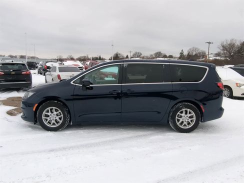 Used 2017 Chrysler Pacifica Touring image 11