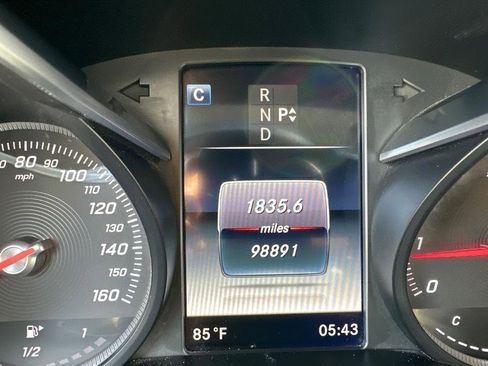 Used 2019 Mercedes-Benz GLC 300 w/ Premium Package image 17