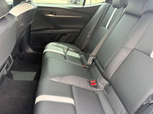 Used 2025 Toyota Camry SE w/ Convenience Package FWD image 30