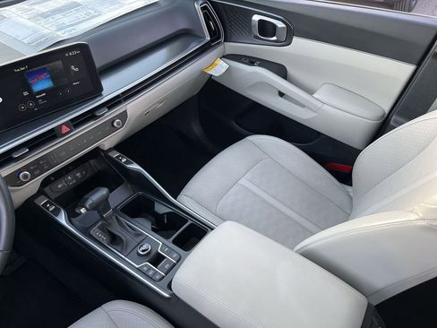 Certified 2025 Kia Sorento S w/ Panoramic Sunroof Package FWD image 15