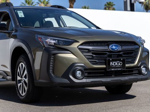 Used 2025 Subaru Outback Premium AWD/4WD image 3