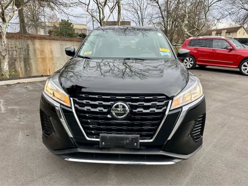 Used 2021 Nissan Kicks S image 2