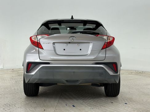 Used 2019 Toyota C-HR XLE FWD image 10