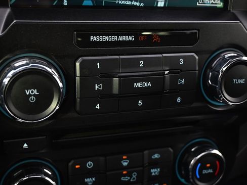 Used 2017 Ford F150 Lariat image 32