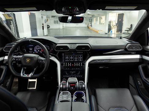 Used 2021 Lamborghini Urus image 31