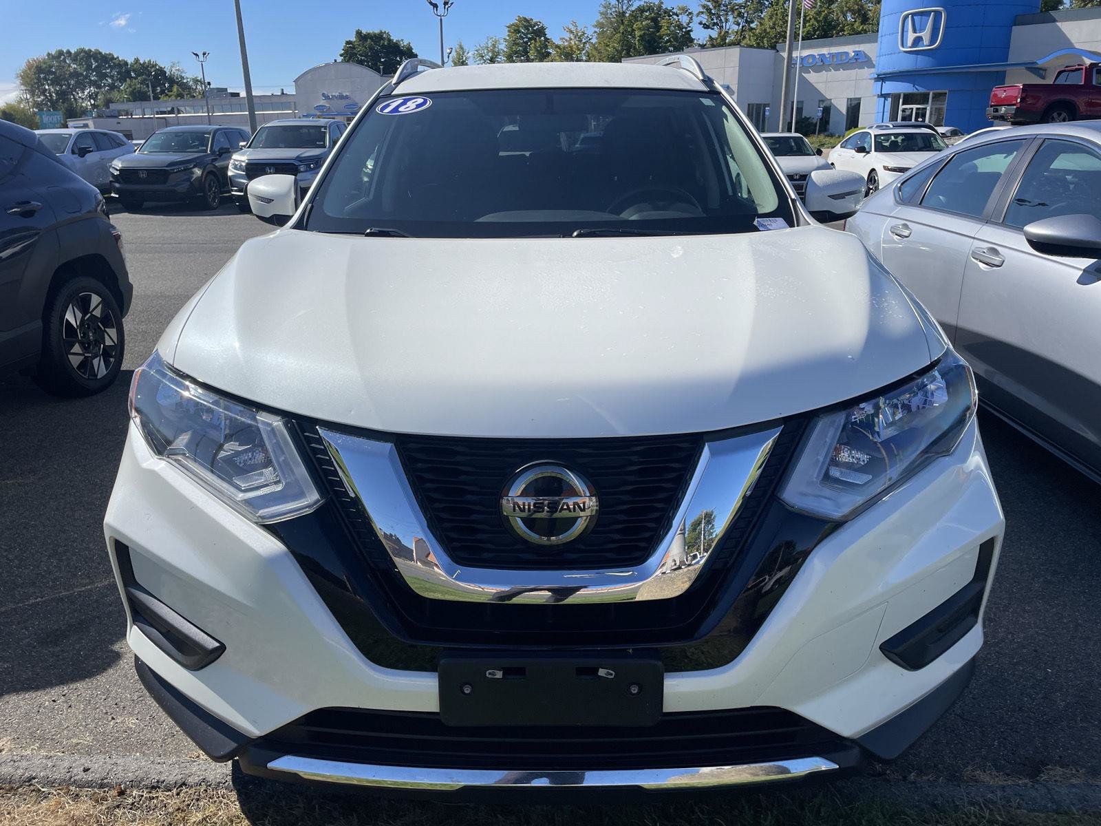Used 2018 Nissan Rogue SV AWD/4WD image 2