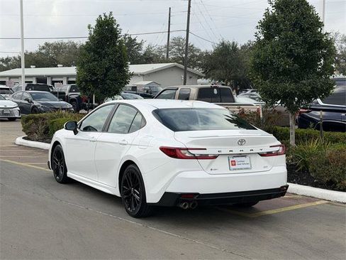 Certified 2025 Toyota Camry SE image 5