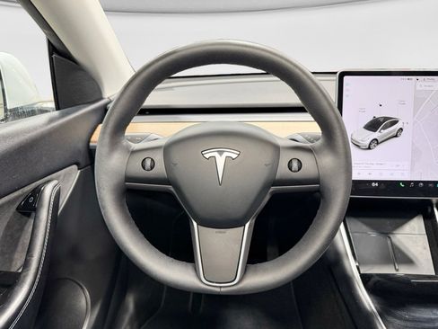 Used 2021 Tesla Model Y 2WD image 7